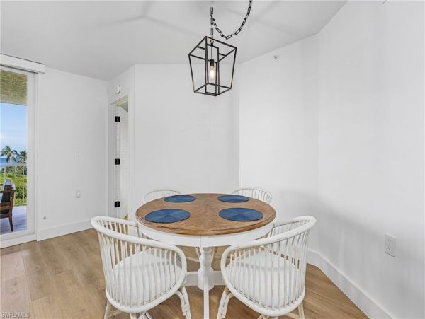 Naples Vacation Condo with 2 Bedroom Close to Beaches