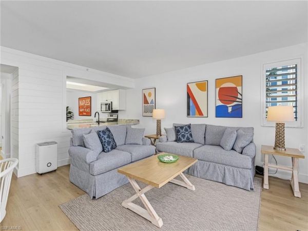 Naples Vacation Condo with 2 Bedroom Close to Beaches