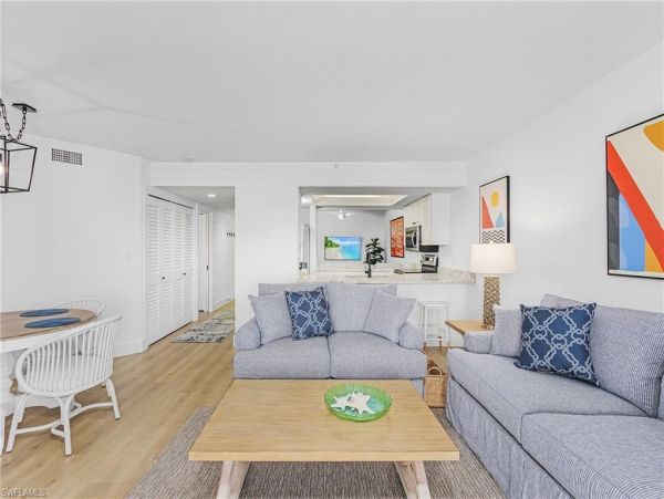 Naples Vacation Condo with 2 Bedroom Close to Beaches