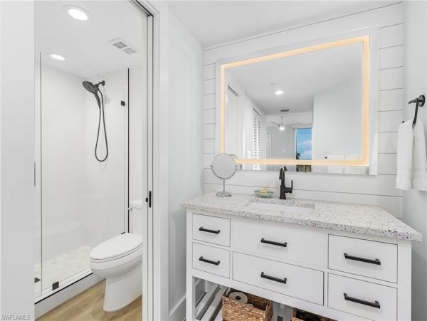 Naples Vacation Condo with 2 Bedroom Close to Beaches