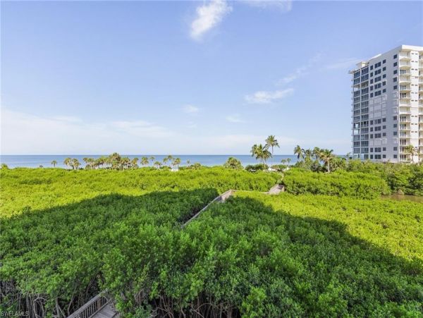 Naples Vacation Condo with 2 Bedroom Close to Beaches