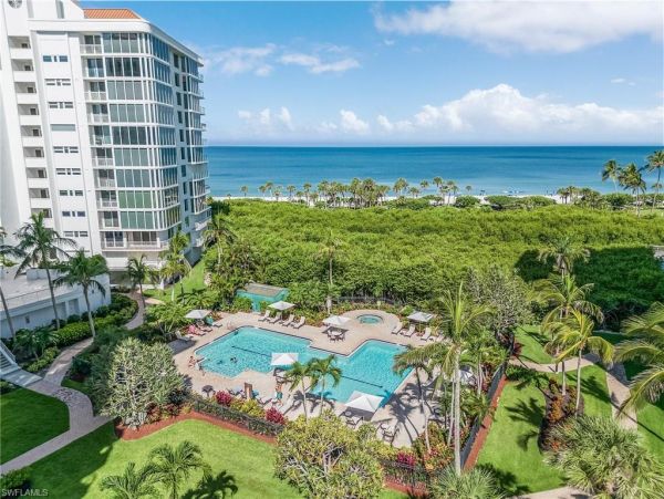 Naples Vacation Condo with 2 Bedroom Close to Beaches