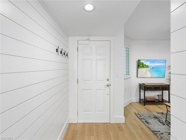 Naples Vacation Condo with 2 Bedroom Close to Beaches