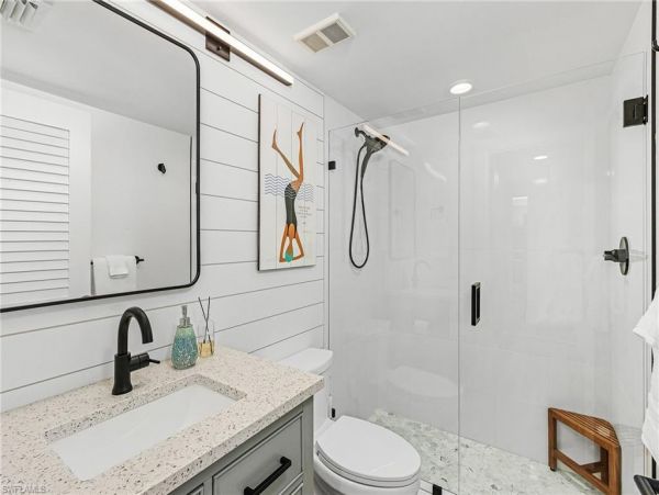 Naples Vacation Condo with 2 Bedroom Close to Beaches