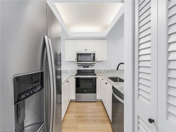 Naples Vacation Condo with 2 Bedroom Close to Beaches