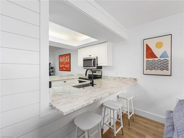 Naples Vacation Condo with 2 Bedroom Close to Beaches
