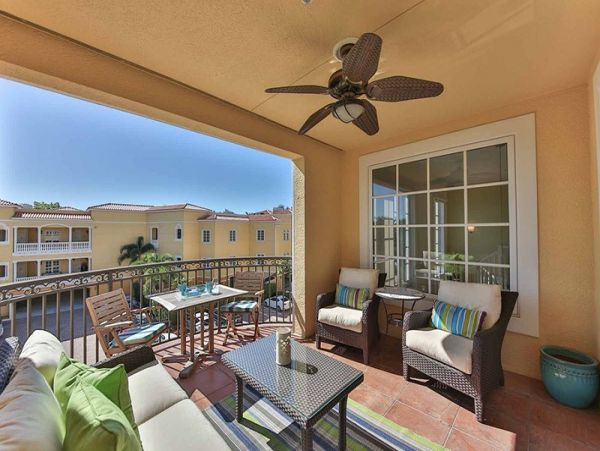 Naples 3 Bedroom Rental Condo with Balcony Walk to Beach