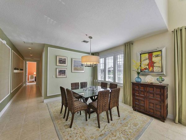 Naples 3 Bedroom Rental Condo with Balcony Walk to Beach