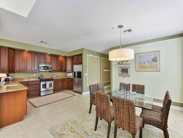 Naples 3 Bedroom Rental Condo with Balcony Walk to Beach