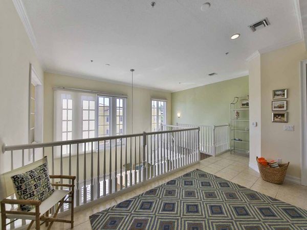 Naples 3 Bedroom Rental Condo with Balcony Walk to Beach