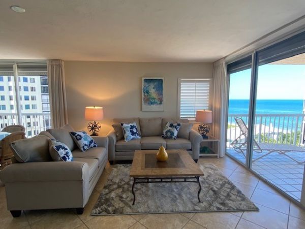 Lovely 3 Bedroom Condo in Naples with Spectacular View of the Gulf