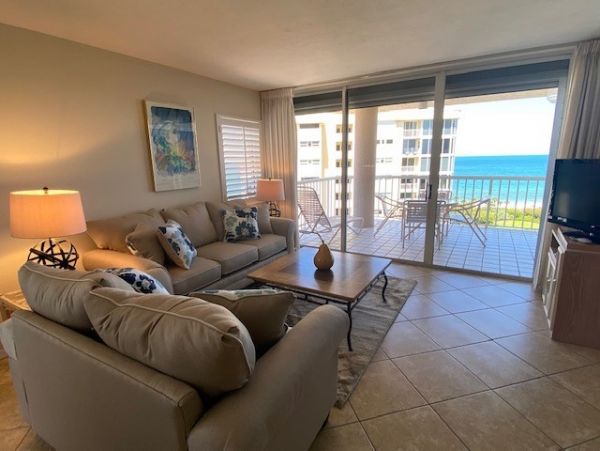 Lovely 3 Bedroom Condo in Naples with Spectacular View of the Gulf