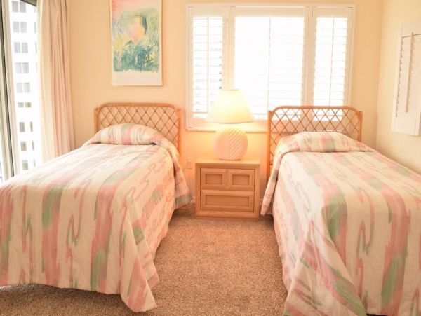 Lovely 3 Bedroom Condo in Naples with Spectacular View of the Gulf