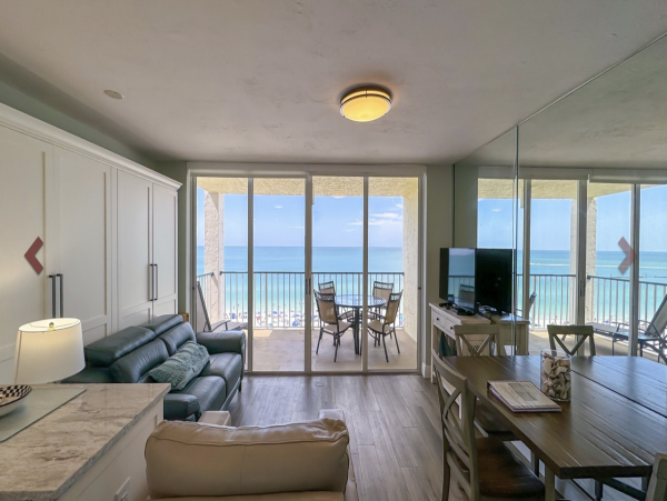 Marco Beachfront Condo Sleeps 4 Wonderful Views