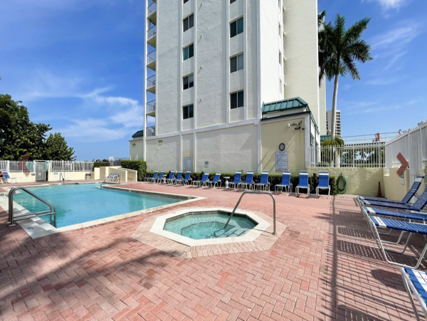 Marco Beachfront Condo Sleeps 4 Wonderful Views