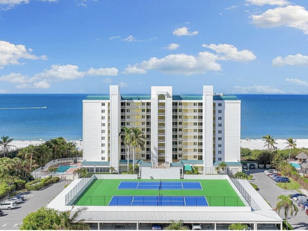 Marco Beachfront Condo Sleeps 4 Wonderful Views
