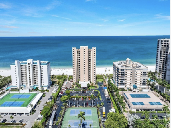 Marco Beachfront Condo Sleeps 4 Wonderful Views