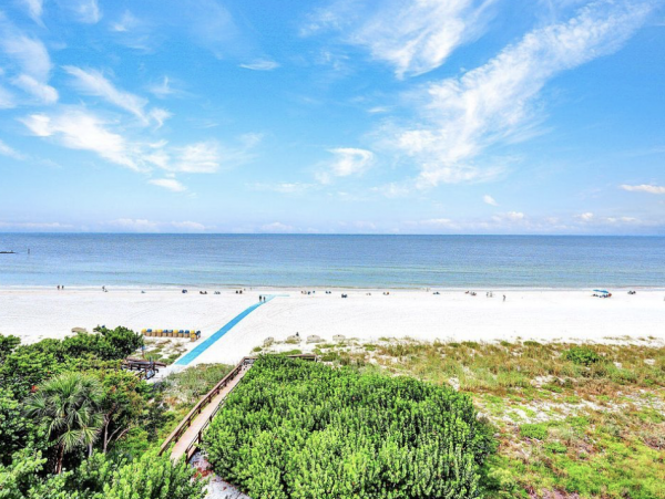 Marco Beachfront Condo Sleeps 4 Wonderful Views