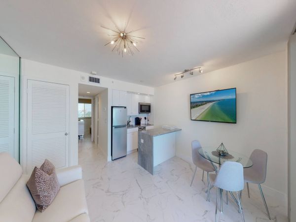Lovely Beachfront Marco Island Condo with Balcony