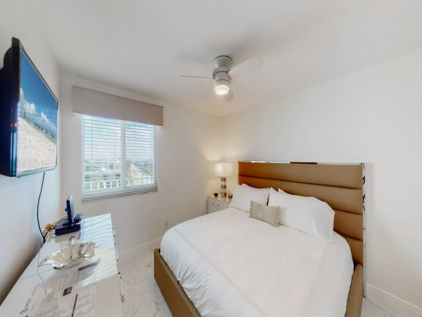 Lovely Beachfront Marco Island Condo with Balcony