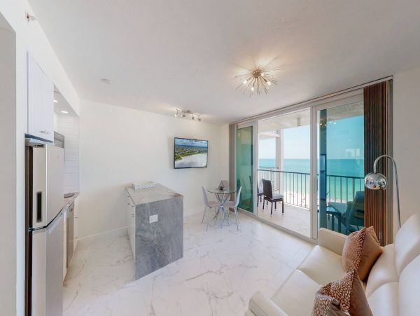 Lovely Beachfront Marco Island Condo with Balcony