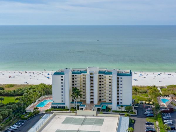 Lovely Beachfront Marco Island Condo with Balcony