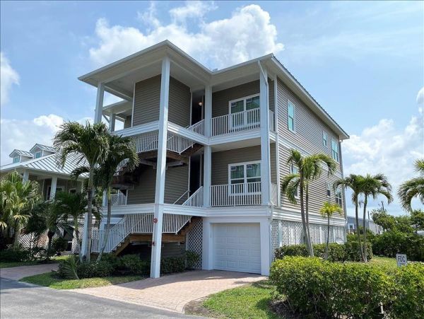 Waterfront Two Bedroom Vacation Condo in Goodland