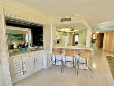 Newly Renovated 3 Bedroom Condo Short Walk to Beach