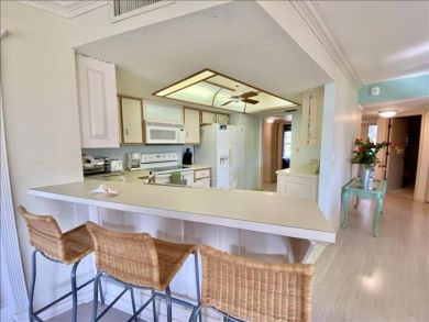 Newly Renovated 3 Bedroom Condo Short Walk to Beach