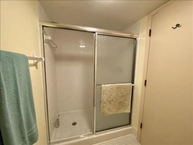 Newly Renovated 3 Bedroom Condo Short Walk to Beach