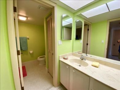 Newly Renovated 3 Bedroom Condo Short Walk to Beach