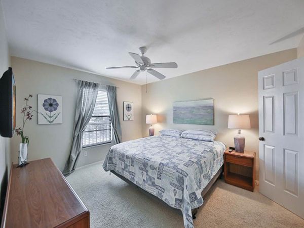 Charming Vacation Condo with One Bedroom in Naples
