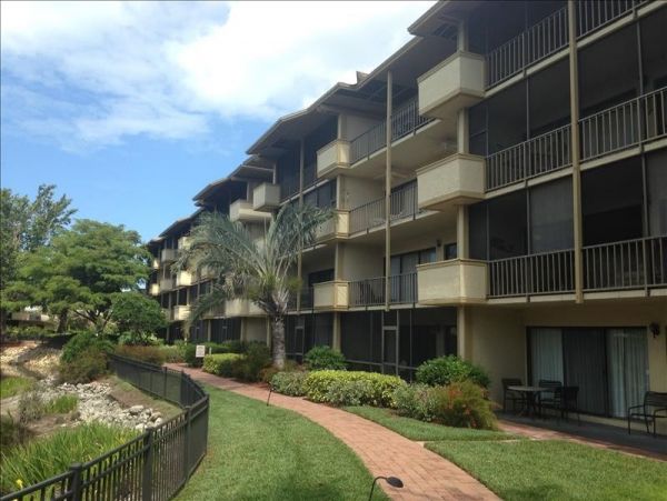 Charming Vacation Condo with One Bedroom in Naples