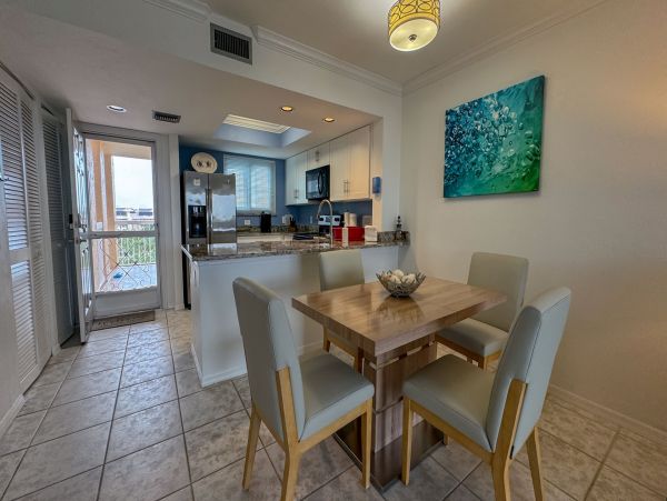 Lovely Condo with 2 Bedrooms in Marco Island