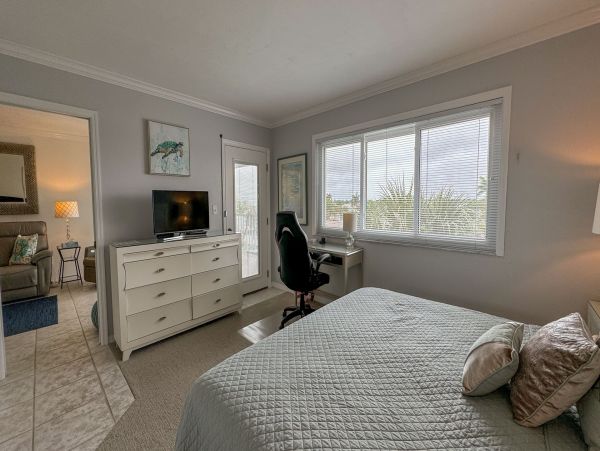 Lovely Condo with 2 Bedrooms in Marco Island
