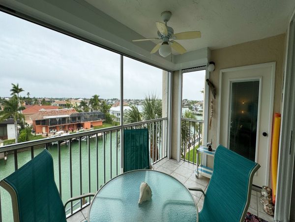 Lovely Condo with 2 Bedrooms in Marco Island