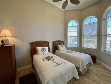 Marco Island Delightful Pool Home on Water