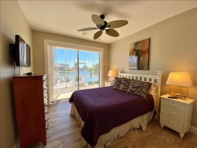 Marco Island Delightful Pool Home on Water