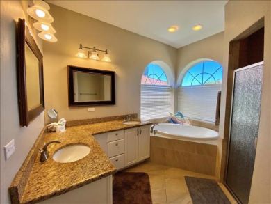 Marco Island Delightful Pool Home on Water