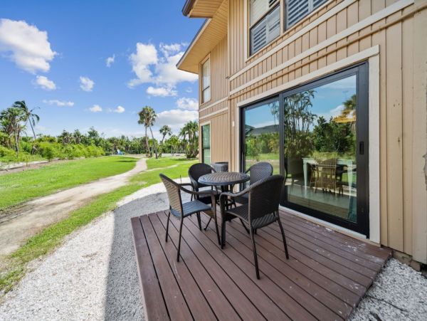 Short Walk to Beach Two Bedroom Vacation Condo in Sanibel