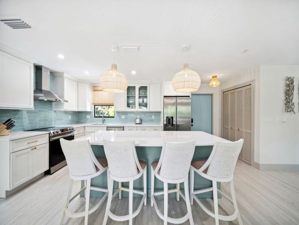Short Walk to Beach Two Bedroom Vacation Condo in Sanibel