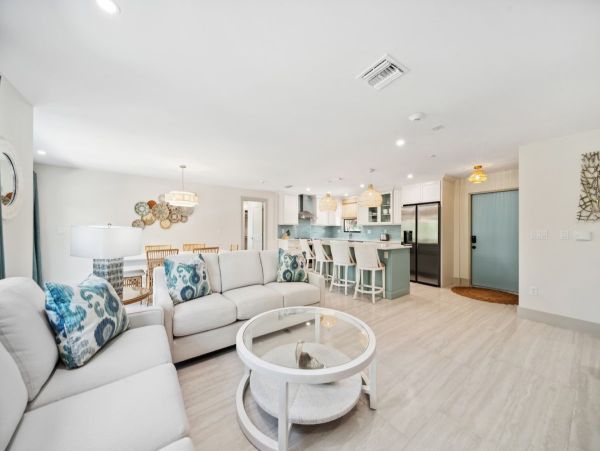 Short Walk to Beach Two Bedroom Vacation Condo in Sanibel