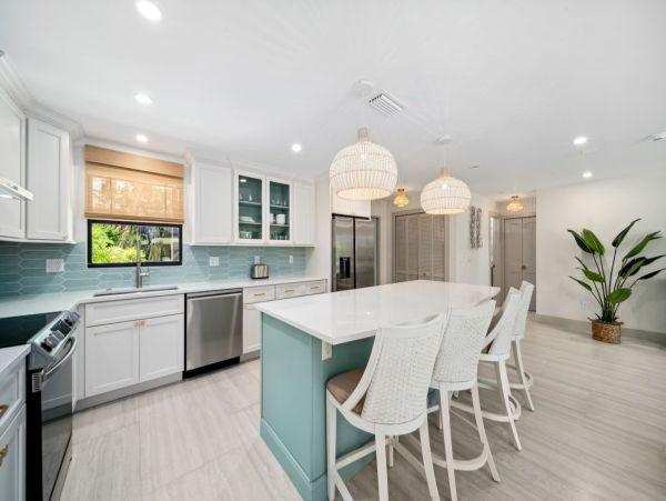 Short Walk to Beach Two Bedroom Vacation Condo in Sanibel