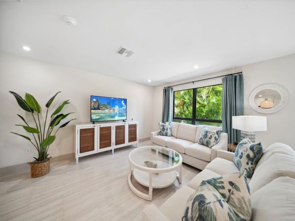Short Walk to Beach Two Bedroom Vacation Condo in Sanibel