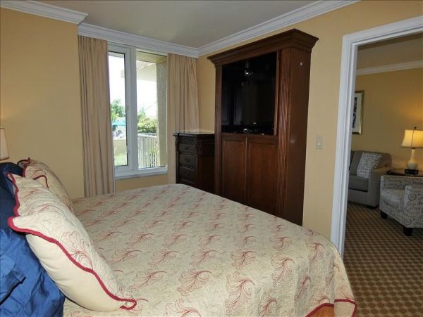 Cozy Condo in Marco Island Located on the Beach