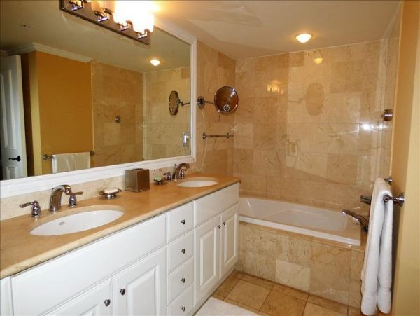 Cozy Condo in Marco Island Located on the Beach