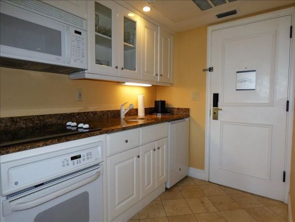 Cozy Condo in Marco Island Located on the Beach