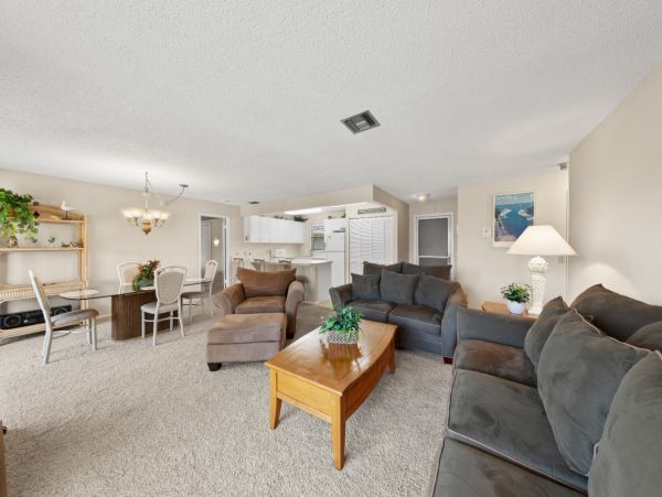 Sanibel Beautiful Two Bedroom Vacation Condo - Walk to Beach