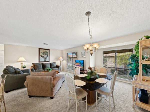 Sanibel Beautiful Two Bedroom Vacation Condo - Walk to Beach