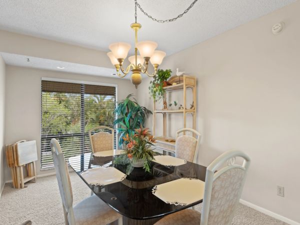 Sanibel Beautiful Two Bedroom Vacation Condo - Walk to Beach